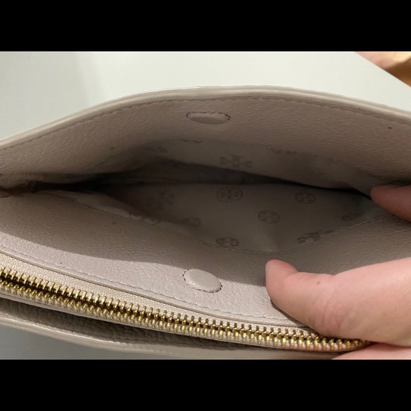 Tory Burch across Body Purse - Picture 4 of 6